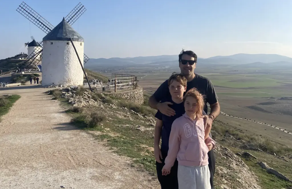 Hela famlijen som trivs i Spanien
